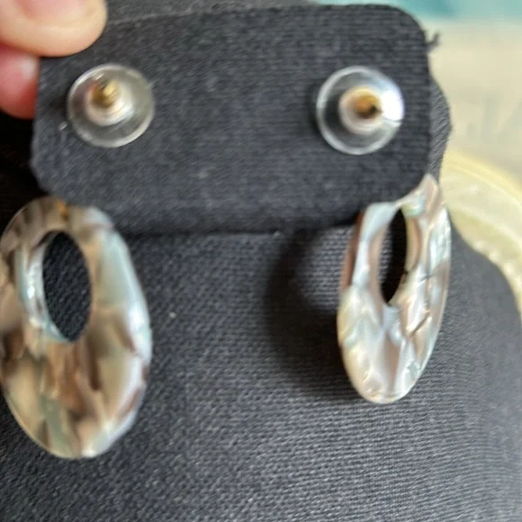 Abalone Look Post Earrings - Picture 2 of 4